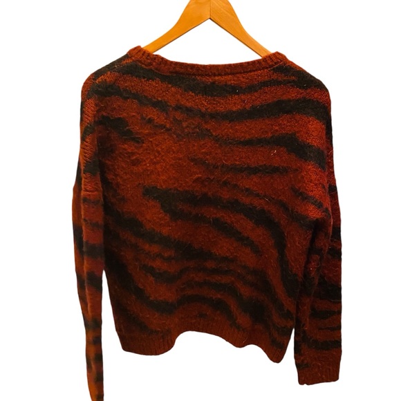 ONLY Onlranja Red Abstract Tiger Stripe Sweater - Picture 2 of 8